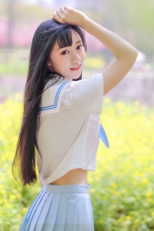 女人洗澡沐浴露全身