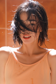 女生脱了裤子让男生桶